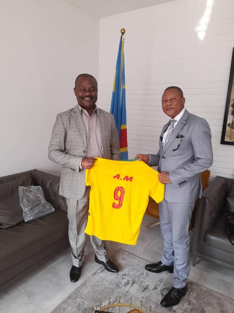 Serge Ondobo et les Jeunes Patriotes Panafricains soutiennent la réélection du Président Paul BIYA